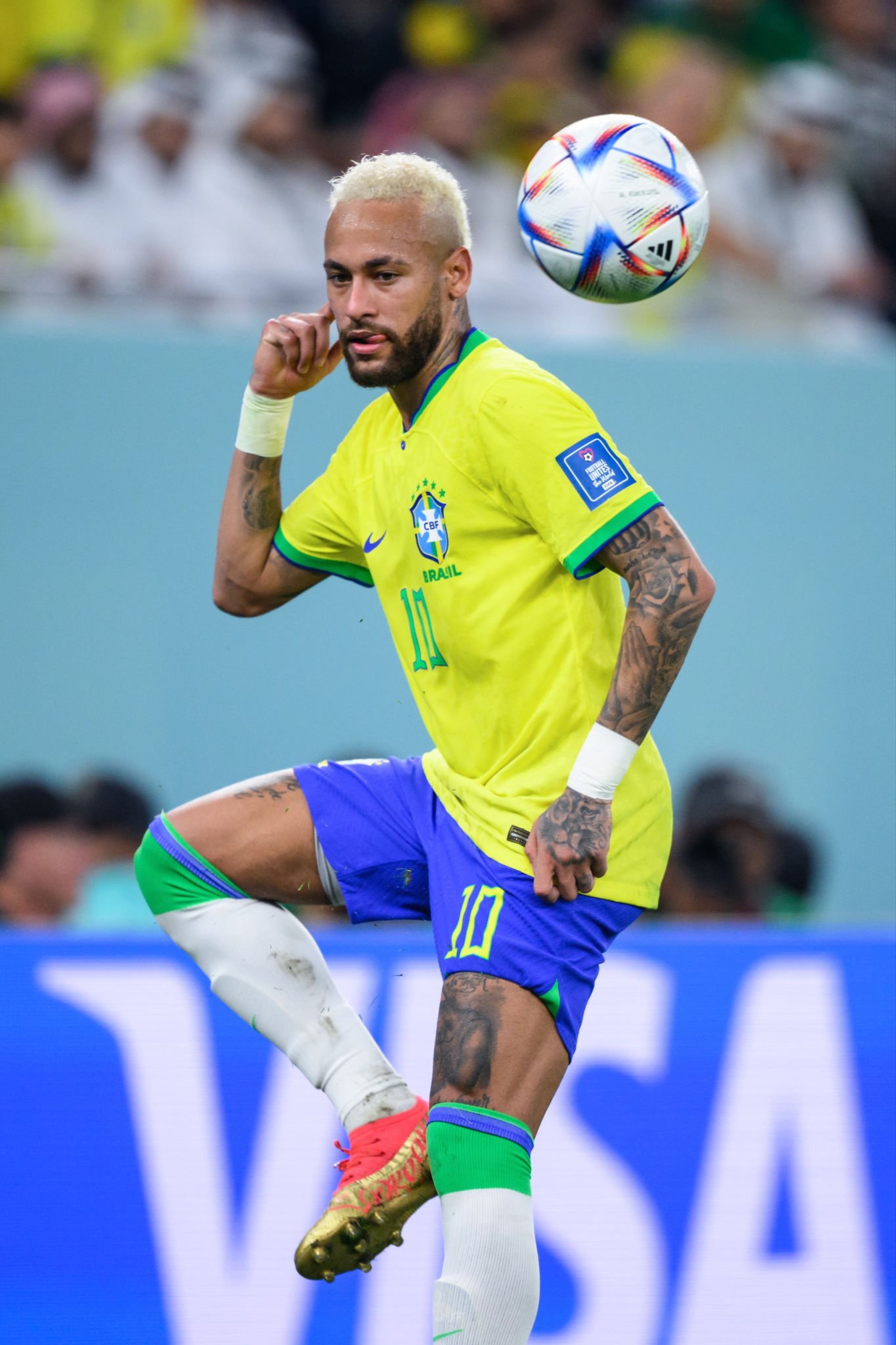 包含哥伦比亚翻盘中国，内马尔高光表现的词条